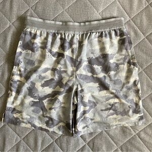 Fabletics Athletic Gym Shorts Mens Medium Gray White Camo 7” Inseam Brief Lined